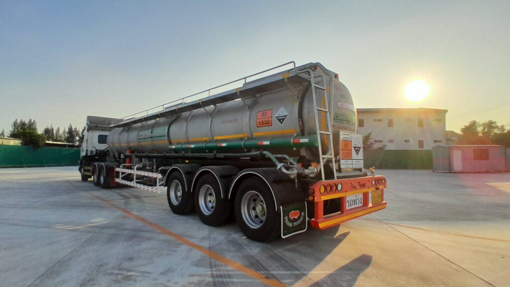 WITCORP Sulphuric Acid Logistics & Delivery | 专业的硫酸运输服务 WITCORP 专业硫酸运输车队 - 拥有国际标准安全装备,确保高效、准时交付,值得信赖的合作伙伴。